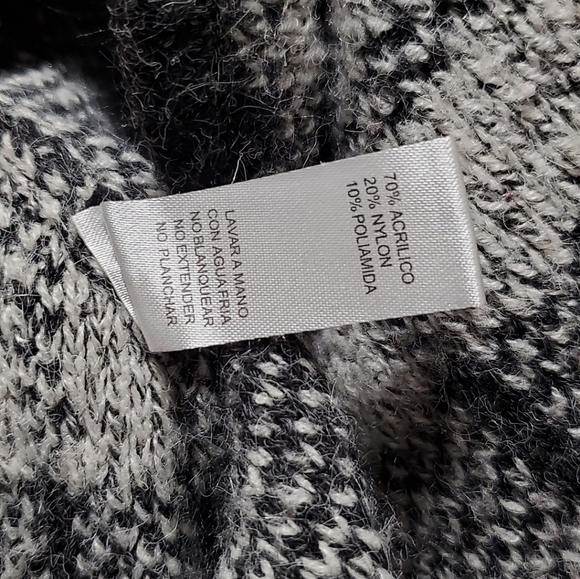 🚨FINAL SALE🚨 Beautiful Sleeveless Cardigan - Picture 3 of 4